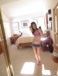 Lacey Channing pyszni jej ogólne Biustonosz przyjaciele zyskuje bez odzież i bierze Atrakcyjne selfie
