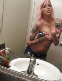 Attractive ex-girlfriend Hayden snapping off nude selfies in her shower