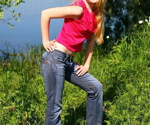Consumptive young clumsy Alina sheds jeans & cotton give one\'s eye-teeth outdoors to pose nude