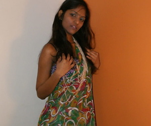 Slender Indian tiro Divya Yogesh exposes natural tits as A she gets bared