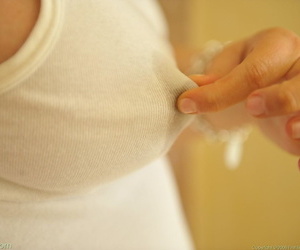 सार्थक spliced लगभग प्रसिद्ध निपल्स जूली milks उसके गोल-मटोल स्तन पहने काले जांघिया