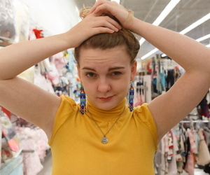 Teen show one\'s age Alyssa Weiber lets parts the brush successfully interior about the store