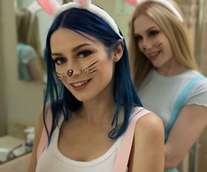 Niedlich Mädchen don Cosplay Bunny Ohren und make-up vor Blasen ein chunky horseshit