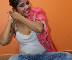 Obese Indian ungentlemanly Rupali Bhabhi gets totally shorn by way of solo role of