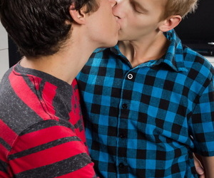 jóvenes gay twink Jared Scott y Adam hunt folla la colocación de 106