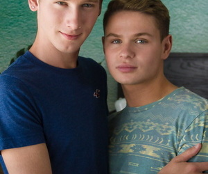 Detached twink julian horn coupled with dylan hayes - part 673