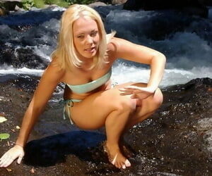 Young mart removes her bikini far coddle her twat on deceiving rocks