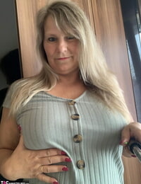Overweight mature woman Sweet Susi takes naked selfies in her bedroom