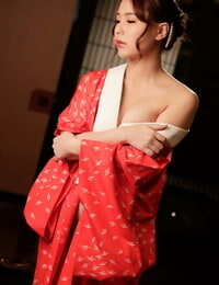 Japon anne Miya Izumi berbat bir lil\' Asya horoz ve alır şirret