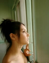 japans model maria ozawa Houdt van een drank na unclothing naakt