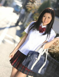 الآسيوية تلميذة ريسا شيميزو ركوب الخيل A الديك في جوارب طويلة بعد عرض لها الثدي