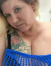 Vet amateur rondborstige Kris ANN krijgt naakt terwijl Veranderen lingerie in een Slaapkamer