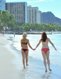2 热 莱斯博斯岛 旋律 & 莉娜 字符串 起来 公共 涌出 的 感情 同时 裸体的