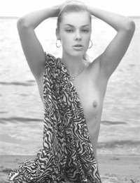 ร้อนแรง ที่รัก กับ เป็ สุดย ก้น Natalia C flaunts เธอ เล็ก หัวนม บ คน ชายหาด