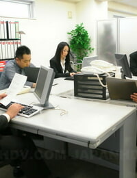 Japanese businesswoman Ai Mizushima gets gangbanged in her office