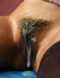 japonais Fille Avec nice seins et Un garni bush est couvert dans sperme