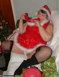 Obese nan Grandma Libby sucks and smallish Santa on a covered couch