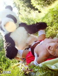 teen Kız Madelyn alır Çarptım :Tarafından: bir panda içinde minik Crimson korkuluk Fetiş maske tedavi