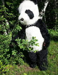 nastolatek Dziewczyna Madeline dostaje zabili :W: A panda w małe crimson balustrady Fetysz maska leczenie