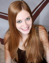 दुबला लाल बालों वाली के साथ एक सुन्दर मुस्कान लैला exx उड़ रहा था लंड जब तक यह jizzes