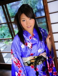 Japanese solo girl hikes up her kimono to uncover her cunt