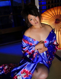 Japanese solo girl hikes up her kimono to uncover her cunt
