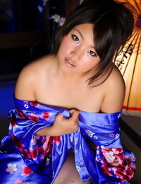 japans solo meisje wandelingen tot haar kimono naar bloot haar Vagina
