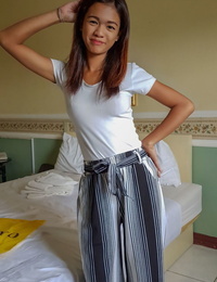 genç Asya Kız  Alır bir Yüz twinks sonra Lanet içinde siyah çorap
