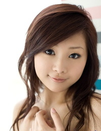 Đáng yêu nhật bản teen Suzuka Ishikawa đứng trần truồng sau từ từ cởi quần áo