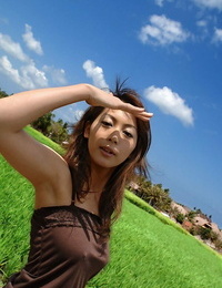 Young Japanese girl Honoka uncovers her great boobs in the countryside