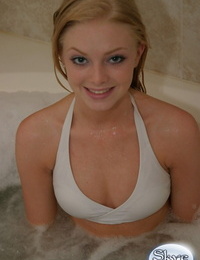 Sexy blonde unexperienced Skye Model drowns into a tub of water in her bikini
