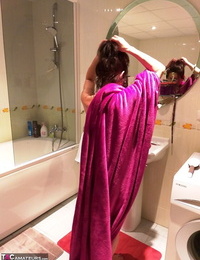sexy dojrzeć Diana Ананта krople Ręcznik w pokaż jej naturalny cycki & Owłosione wyrwać