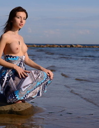 Deep-throaters teen Sasha Rose slides off her dress to pose bare at waters verge