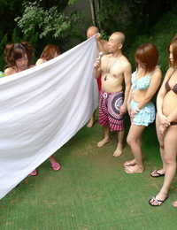 giapponese ragazze in Balneazione abiti sono loro fighe fingerblasted :Da: loro tizio Amici