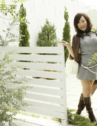 Japanisch Mädchen Yuki motoyama Modelle Nicht Nackt in anhänglich Kleid und Leder Stiefel