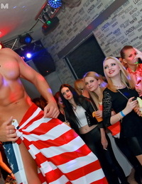 Club gaan partij kermend krijgen moer nectar met mannelijk strippers na het krijgen van dronken