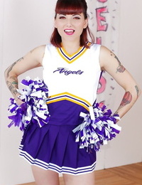 Inked schoolgirl cheerleader undresses for mouth to mouth cunt stretching