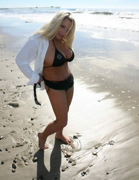 la luz de pelo Chica Rachel el amor Permite su enorme Tetas gratis en el Playa