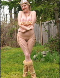成熟した 金髪 美味しい Trixie 示 off 彼女の 大 おっぱい 外部 に バイキング 服装