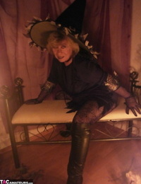 Whorish mature witch Caro looks super sexy in her black footwear and pantyhose