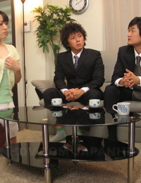 اليابانية فرخ رينا ميساكي ترشح الغراء من العانة الشعر بعد mmf الشد