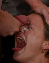 الرماد شقراء زوجته deepthroats لها مان عملاق بجد على في حين توفير عن طريق الفم الجنس