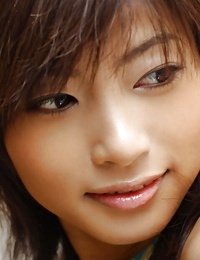 Asiatische cutie Rin Suzuka die Aufdeckung Ihr Titten und Nehmen aus Ihr Höschen