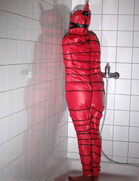 Михо Лектер упакованы в В Ванная комната для Фетиш душ приниженность