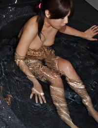 Чиппи Азии мумия с небритый ваг Йоко окада Принимая ванна