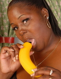 Fatty mature ebony Subrina plays with her lovely yellow sextoy