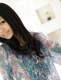 Uroczo Azji Studentka Айно Kishi ucovering jej Elegancki ciało