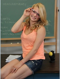 Tongues ash-blonde coed in glasses Stella Banxxx undressing in the class