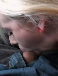 Ash-blonde woman Brandi Blunt deep-throats a dick in a car for a free rail
