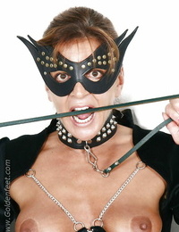 kinky olgun İngiltere Bdsm Model Bayan Sarah Yanıp sönen Deldi Arat kedi